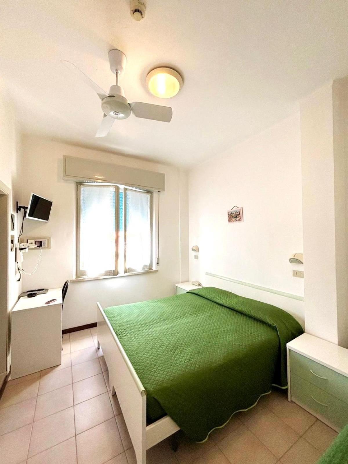 Hotel Dinarica Марота Екстериор снимка