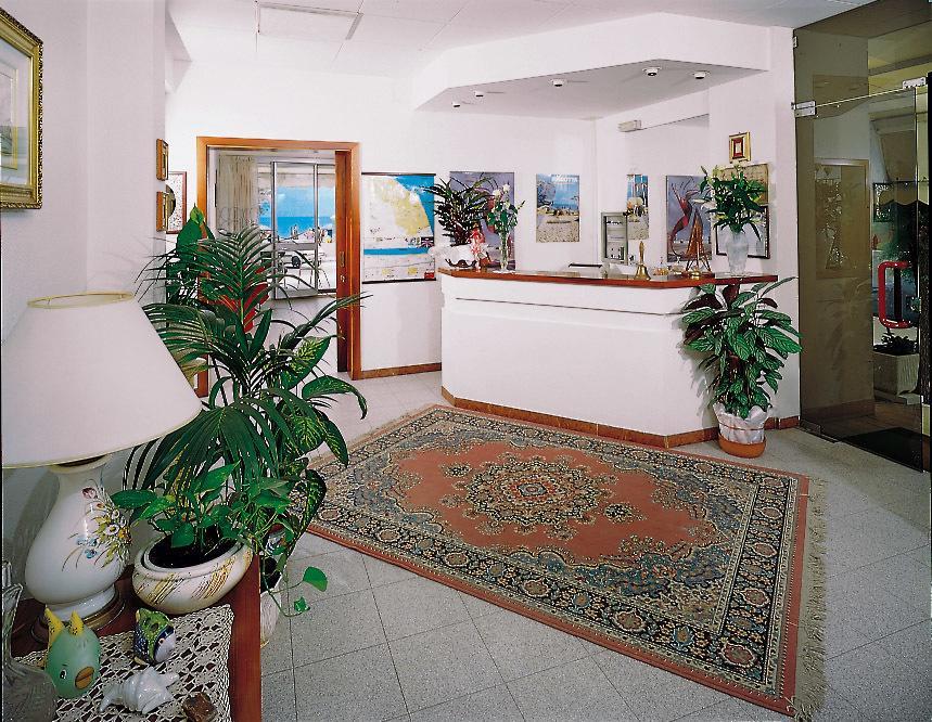 Hotel Dinarica Марота Екстериор снимка