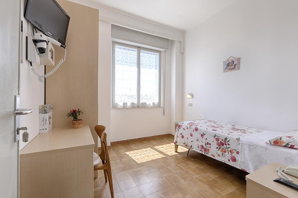 Hotel Dinarica Марота Екстериор снимка